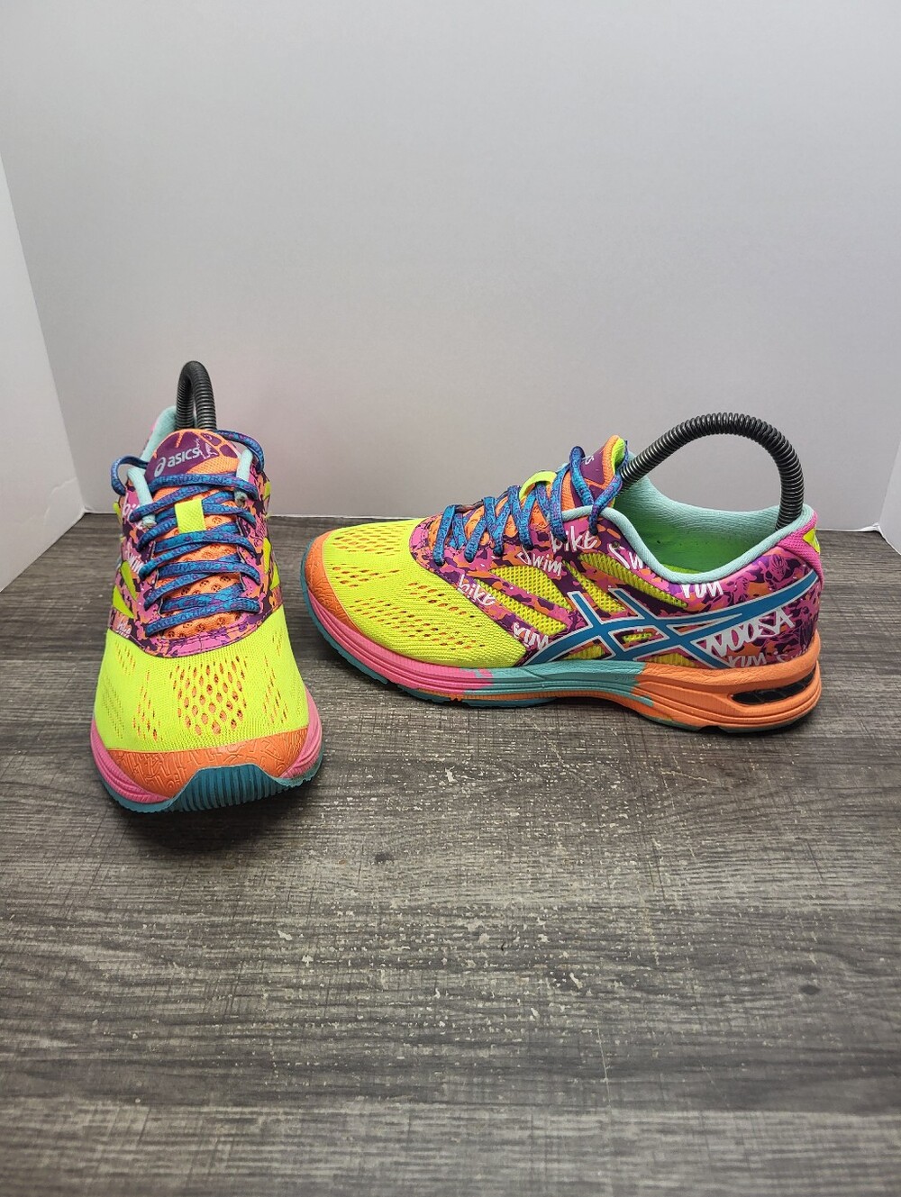 Asics Gel-Noosa Tri 10 Women's Size 7 Running Shoes T580N Neon Graffiti